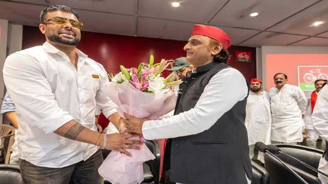 कौन हैं मनकीरत? जिन्होंने अखिलेश यादव से भेंट कर तारीफों के पुल बांधे mankirat-akhilesh-yadav-meeting